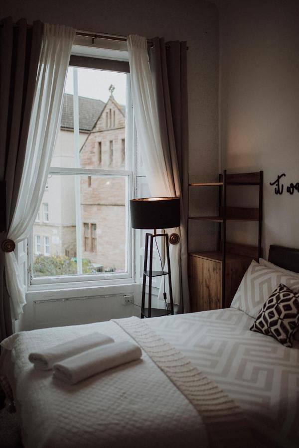 16 Pilrig Guest House in Leith, Edinburgh