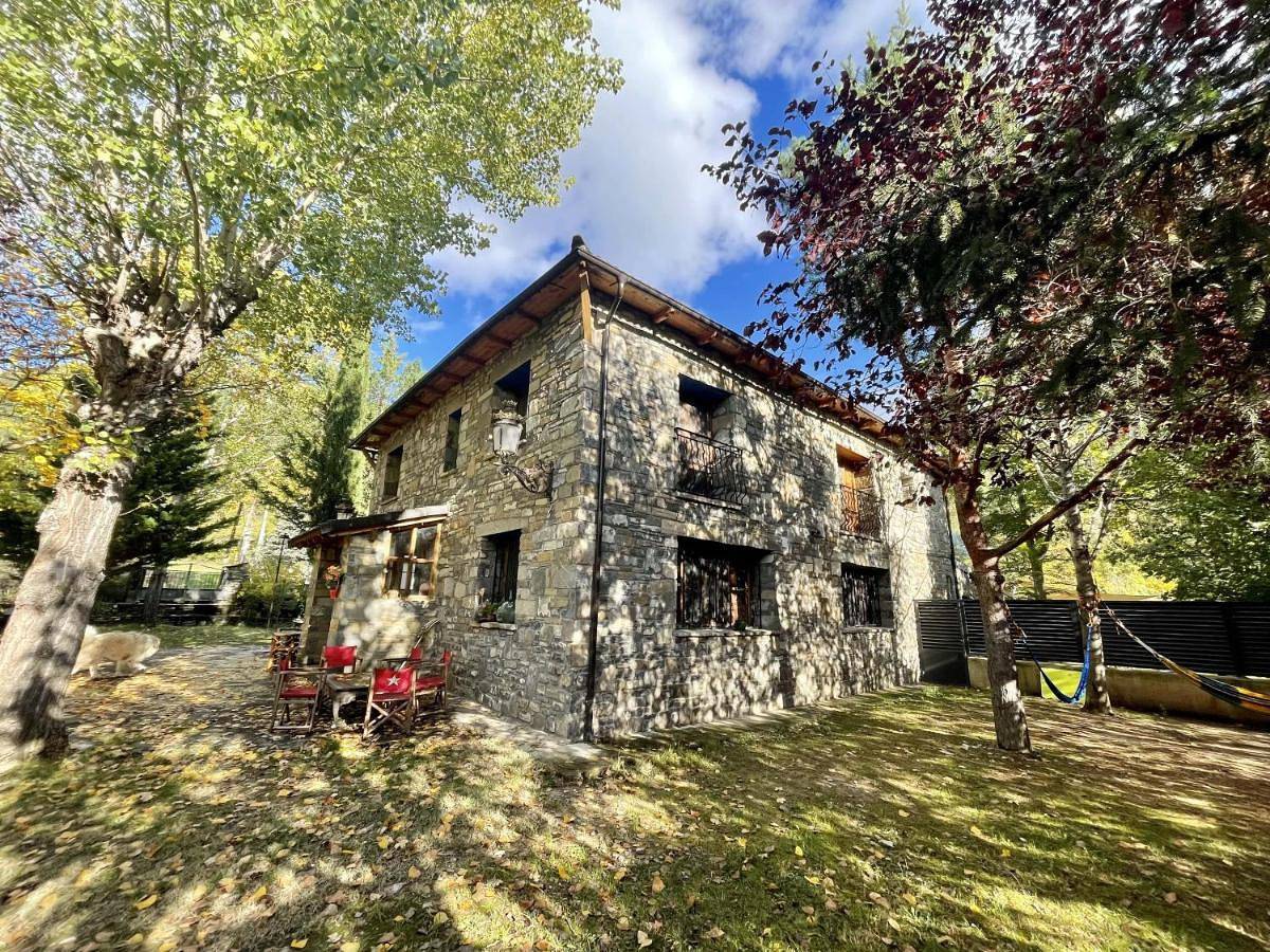 Family Room with Shared Bathroom in Biescas, Pirineo Aragonés