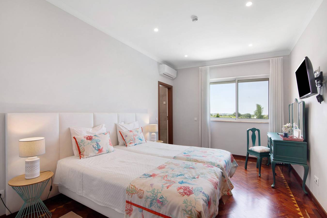 Milreu Guesthouse - Camera "Mar" con vista sulla piscina in Estoi, Faro Portogallo