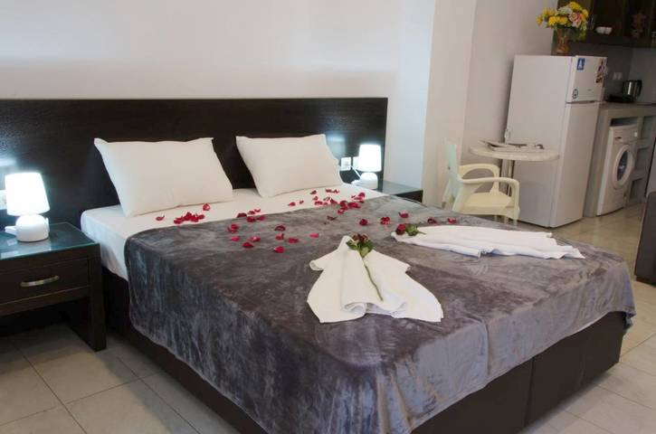 Maison d’hôte pour 2 personnes, avec jardin et jacuzzi dans Skiathos