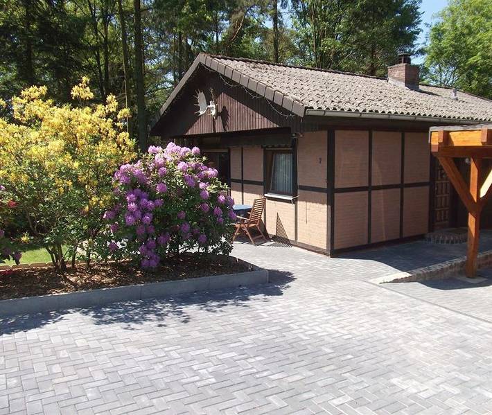 Bungalow für 4 Personen, mit Terrasse und Garten in der Lüneburger Heide