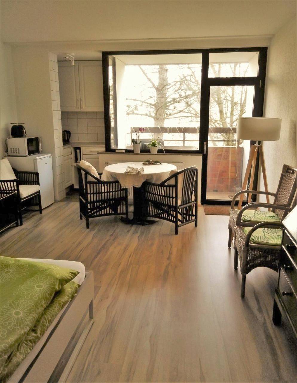 Ganze Wohnung, Ruhiges Apt. direkt am Naherholungsgebiet mit Seeblick, Zentrum 5min, Messe 18min in Nürnberg, Frankenalb