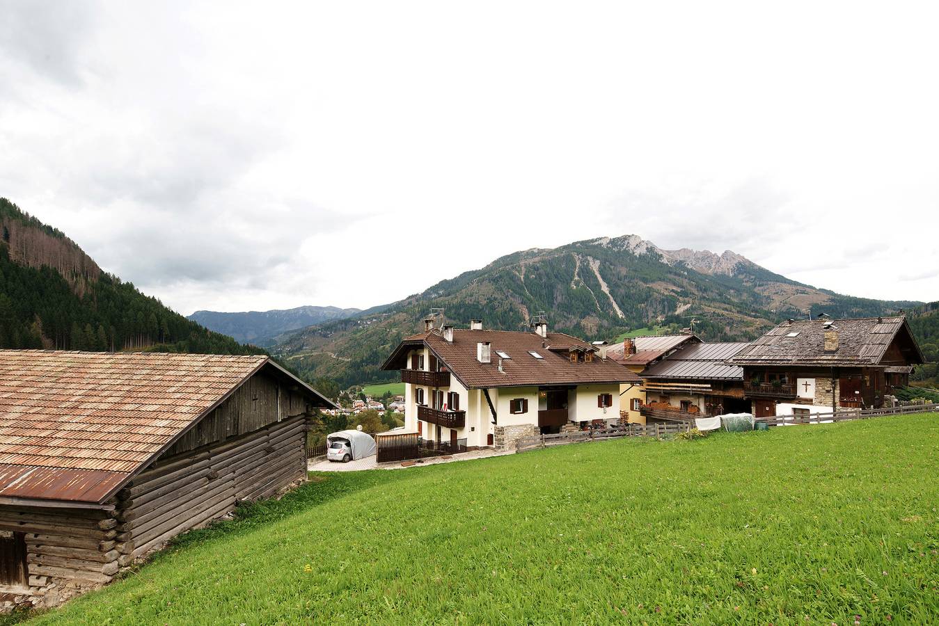 Ganze Wohnung, Dachgeschosswohnung 'Maema' mit Bergblick und Balkon in Moena, Dolomiti Superski