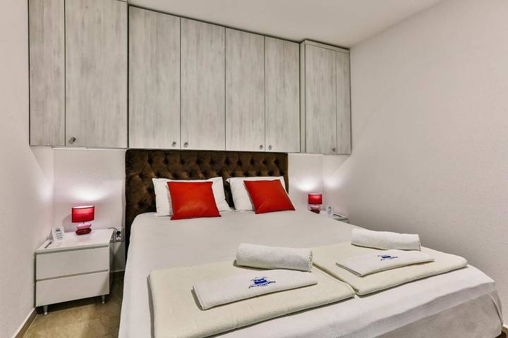 Apartament wakacyjny dla 3 osób, z ogród i widok w Budva