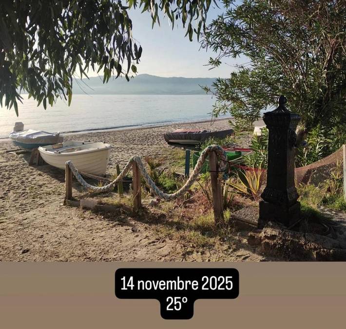 Gîte pour 4 personnes, avec jardin, adapté aux familles dans Gallico Marina - 4