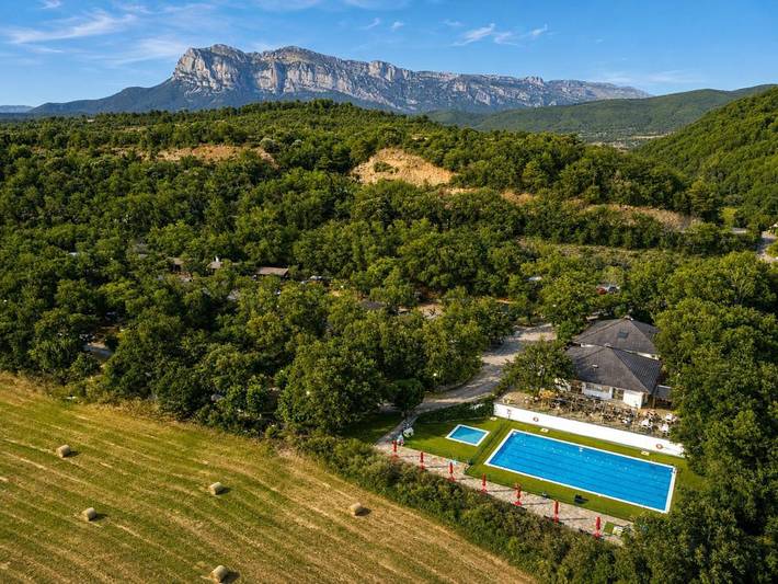 Camping pour 4 personnes, avec piscine et terrasse