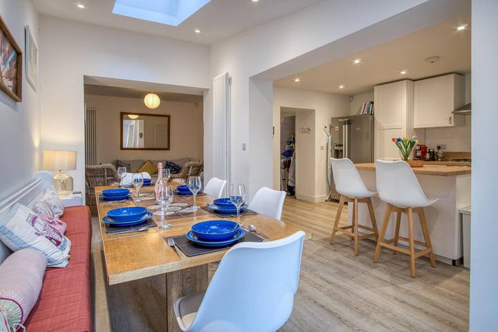 Holiday home for 12 people, with garden and terrace, with pets in Tenby