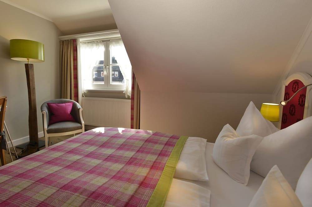 Ganze Wohnung, Doppelzimmer Kobel, 18 qm, Badezimmer mit Dusche in Sonnenbühl, Neckar-Alb