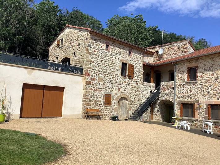 Gîte pour 6 personnes, avec terrasse et jardin dans Saint-Gervazy
