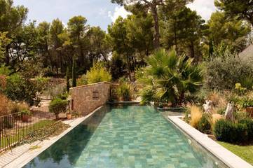 Gîte pour 2 personnes, avec jacuzzi et terrasse ainsi que jardin et piscine, animaux acceptés à Tourtour