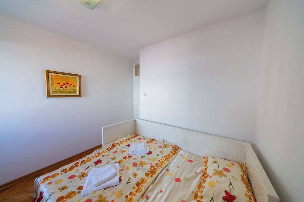 Entire apartment, Spacious three-bedroom apartment in Budva in Budva, Opština Budva