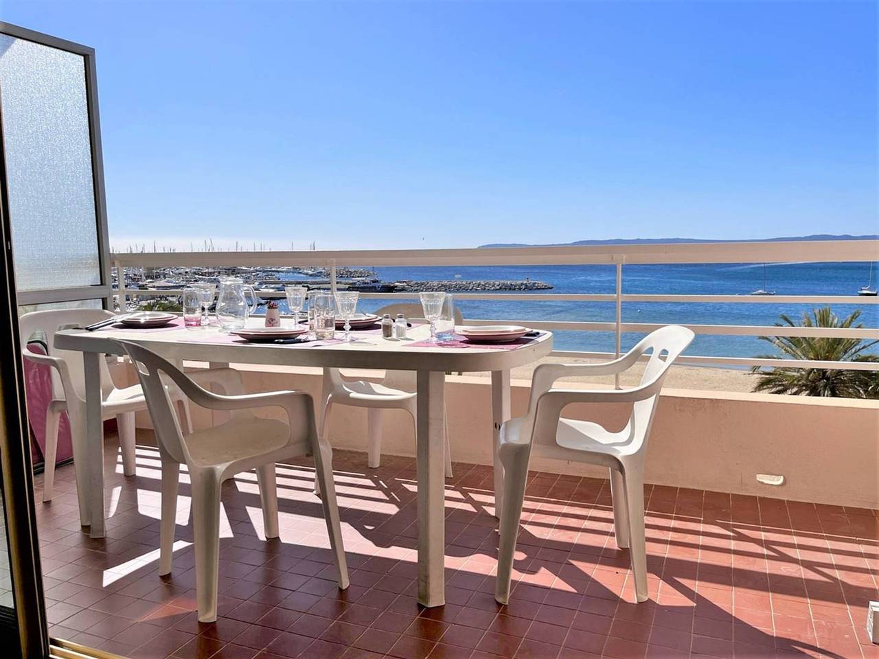 Appartement entier, Appartement 2 pièces, 4 couchages, climatisé avec Wi-Fi et garage - Le Lavandou in Le Lavandou, Région de Toulon
