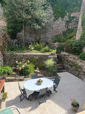 Gîte pour 2 personnes, avec jardin et terrasse à Semur-en-Auxois