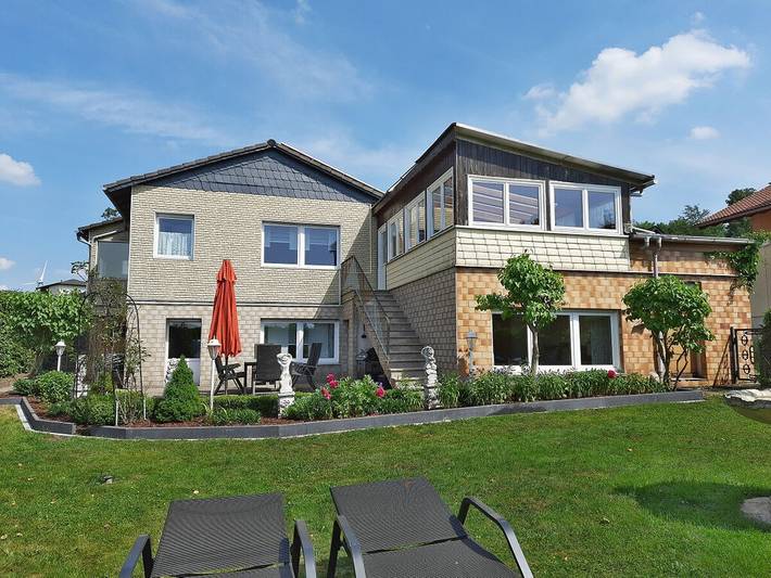 Vakantiehuis voor 8 personen, with Whirlpool and Terras as well as Tuin and Sauna in Lahntal