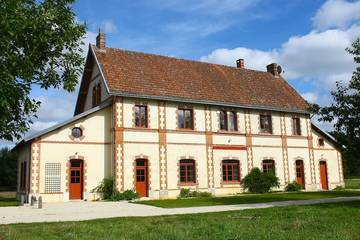 Gîte pour 14 personnes, avec terrasse et jardin, animaux acceptés à Ambillou