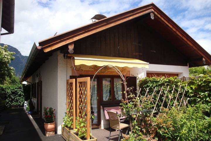 Appartamento intero, Appartamento per vacanze "Häuserl" nel cuore di Garmisch-Partenkirchen. in Garmisch-Partenkirchen, Alpi Bavaresi