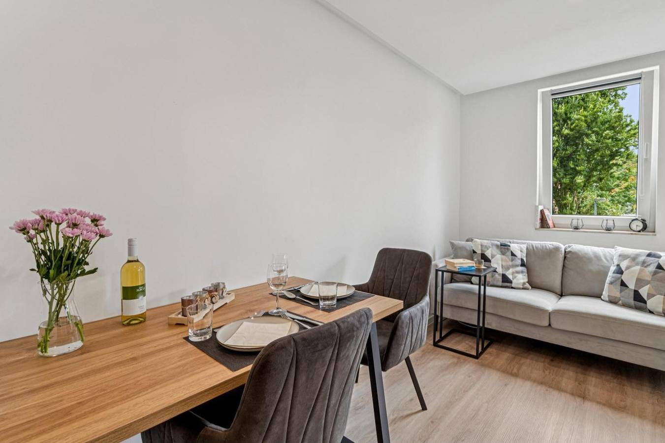 Ganze Wohnung, Modernes, frisch renoviertes Apartment mit schönem Balkon in Bietigheim-Bissingen in Bietigheim-Bissingen, Kraichgau