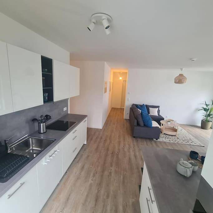 Ganze Wohnung, Bookandstay24 Hanau Ferienwohnung mit Küche, Balkon und Parkplatz in Hanau, Main-Kinzig-Kreis