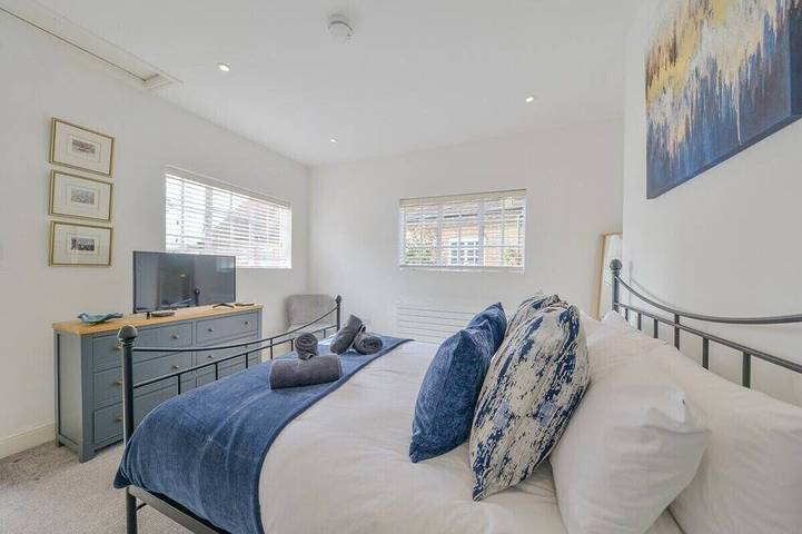 Entire apartment, 10% Off Weekly Special Couples Leisure Sleeps 2 in Hertfordshire
