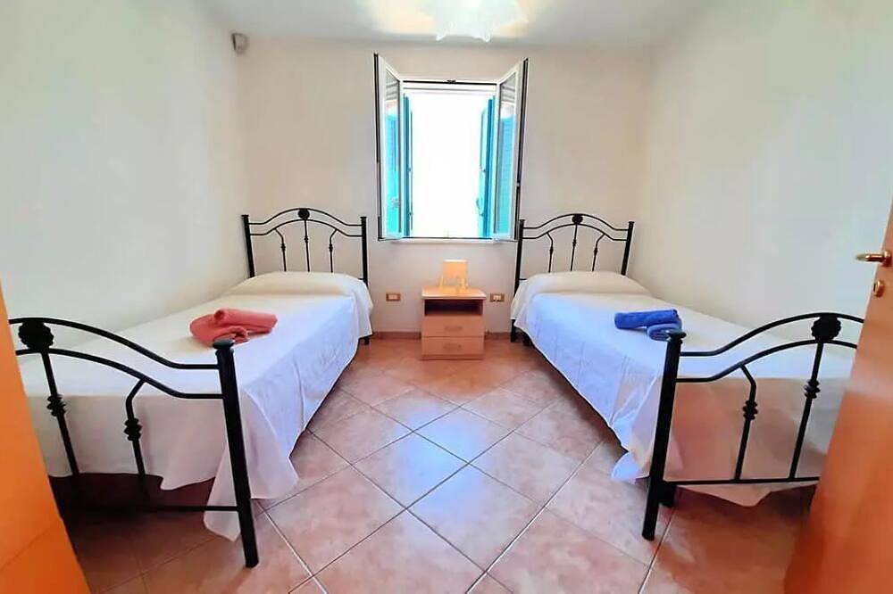 Detached villa with sea view in Torre Pali, Salve
