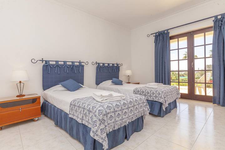 Ferienhaus für 2 Personen, mit Terrasse und Pool sowie Garten in Lagos - 3