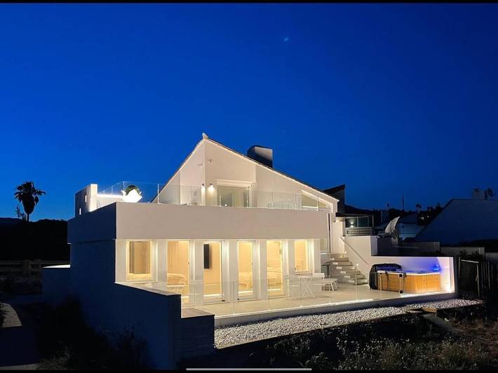 Villa pour 6 personnes, avec piscine et jardin ainsi que terrasse et vue à Estepona