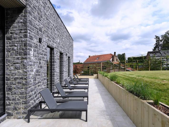 Location de vacances pour 12 personnes, avec balcon/terrasse ainsi que sauna et piscine, adapté aux familles dans Septon - 4