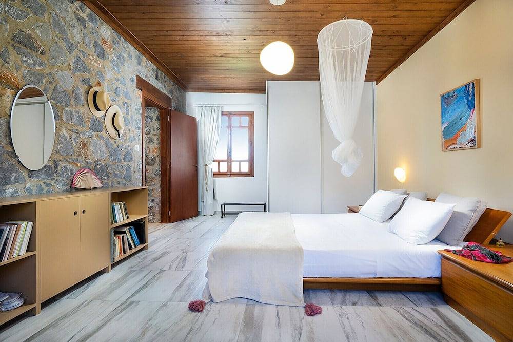 Fortino Villa, 1 Bd and attic, pool, near the sand in Chorafakia, Akrotiri (Chania)
