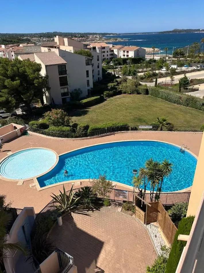 Gîte pour 2 personnes, avec piscine et balcon dans La Coudoulière - 4