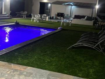 Cottage pour 12 personnes, avec terrasse et piscine à Bompas