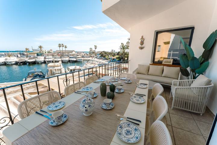 Entire apartment, Frontline marina 4-Bed apartment in puerto Cabopino, just steps from the beach. in Playa Cabopino, Marbella