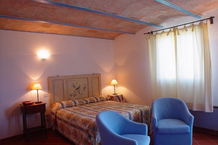 Agriturismo per 3 persone, con piscina e giardino in Sarteano