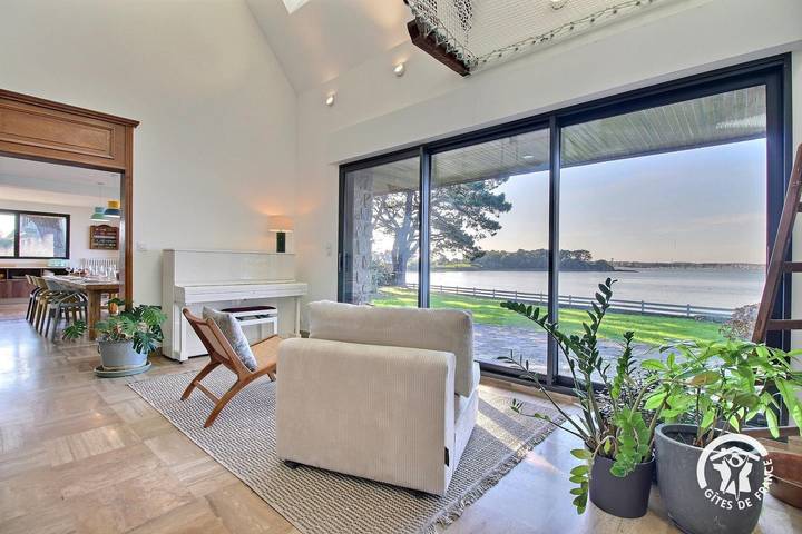 Gîte pour 14 personnes, avec terrasse et jardin