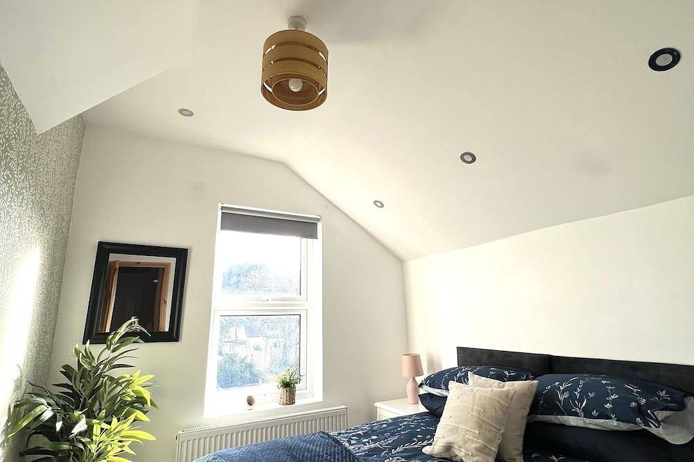 Casa-Baño privado externo-De Lujo-63 Belgrave avenue in Watford, Hertfordshire
