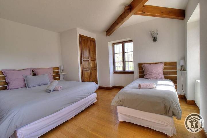 Location de vacances pour 15 personnes, avec piscine et jardin à Juliénas - 2