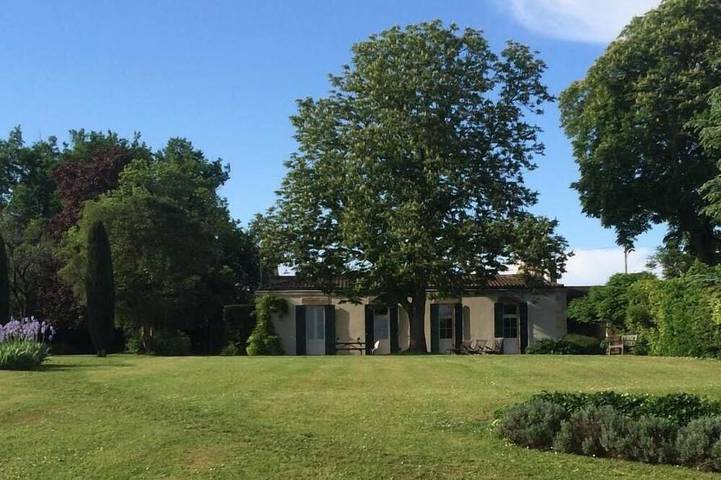 Location de vacances pour 6 personnes, avec jardin et terrasse dans Cubzac-les-Ponts
