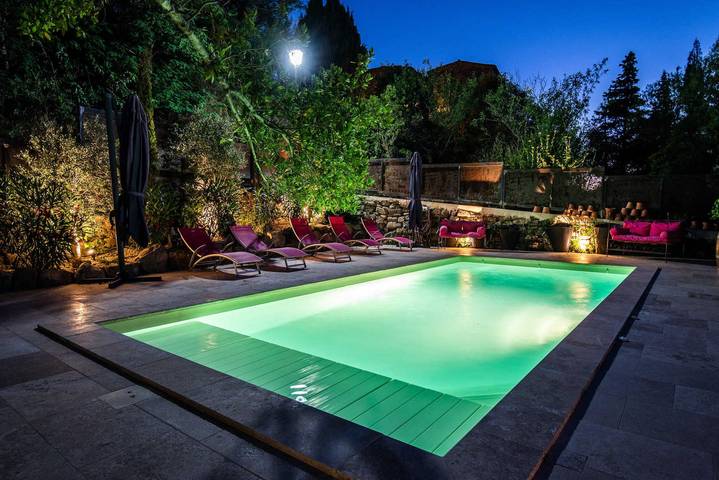 Gîte pour 8 personnes, avec jardin et piscine, animaux acceptés