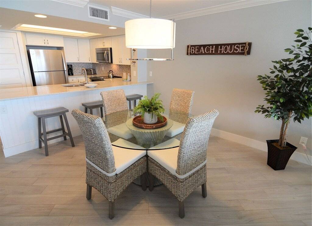 Ganze Wohnung, Sanibel Harbour Resort Bay View Tower 633: Seaside colors inspire this Beachfront Condo in Punta Rassa, Southwest Florida