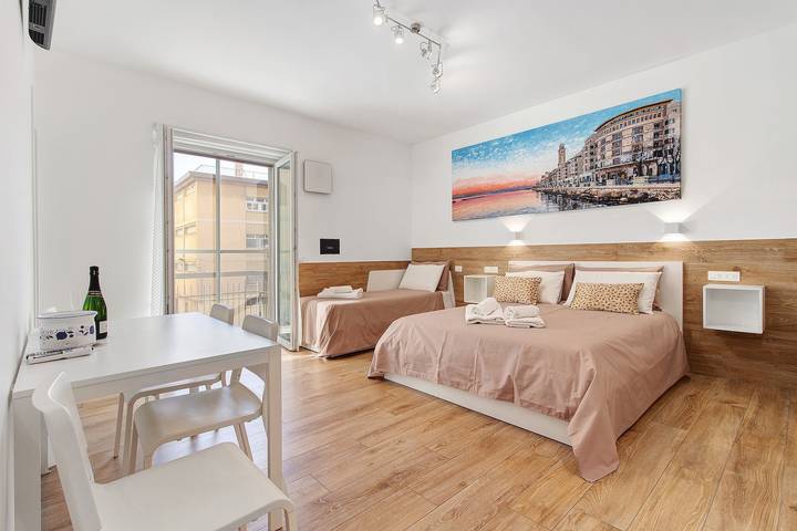 Holiday rental for 3 people, with balcony in Bari