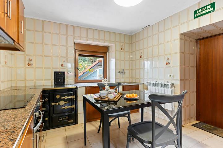 Entire apartment, 'El Bosque' Apartment with Mountain Views in Candamo, Costa Verde (Spain)