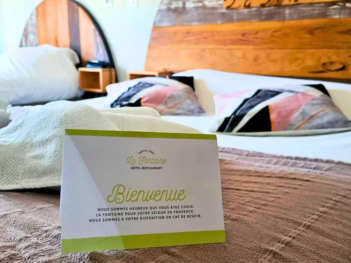 Basic Double Room with Shared Bathroom in Saint-Martin-de-Brômes, Alpes-de-Haute-Provence