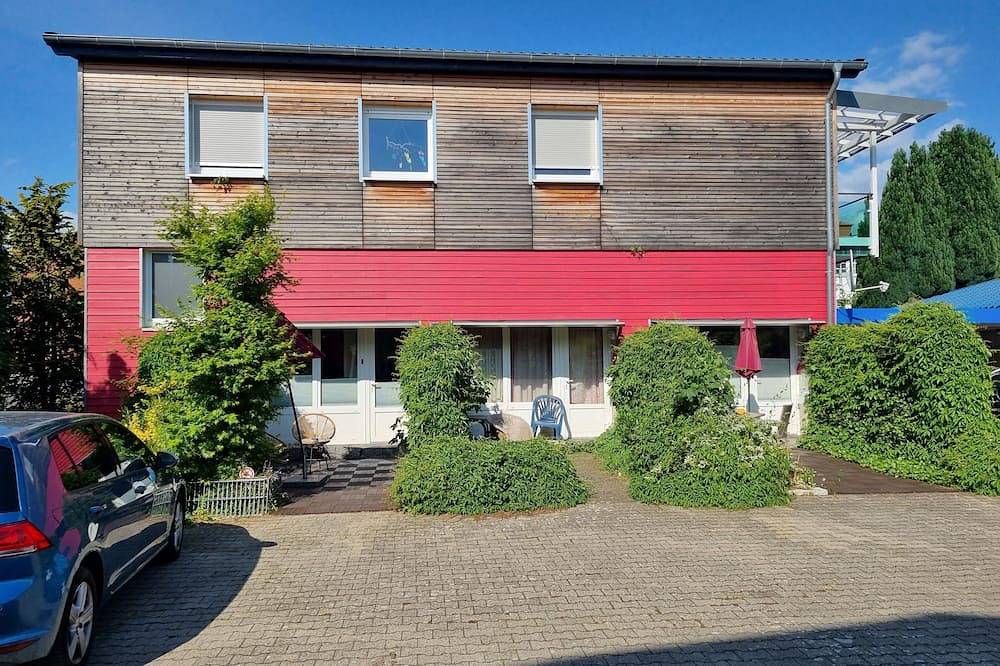 Geheel appartement, Charysma: Aurum Suite | modern & elegant design | parking lot | terrace in Hameln, Weserbergland