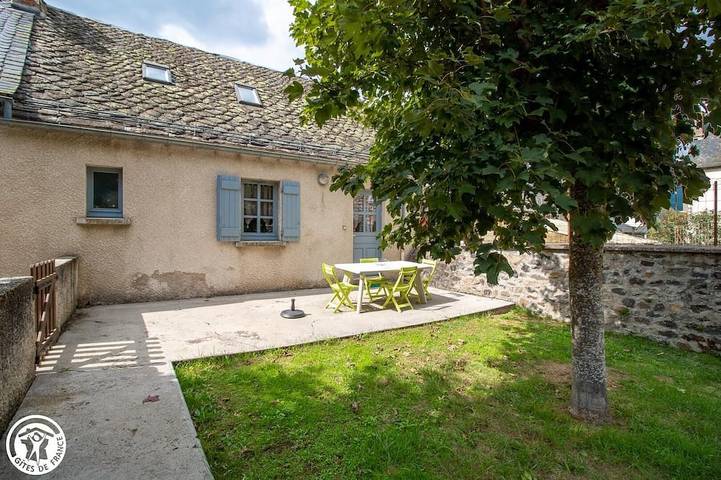 Location de vacances pour 4 personnes, avec jardin à Valbeleix