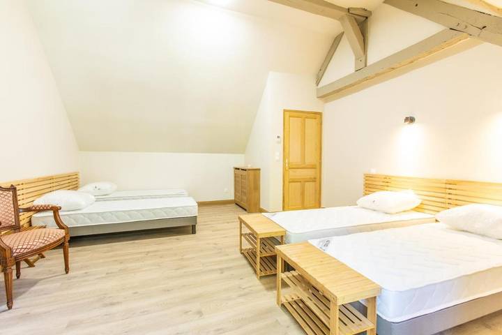 Location de vacances pour 8 personnes, avec terrasse ainsi que jardin et piscine, animaux acceptés à Cellettes - 2
