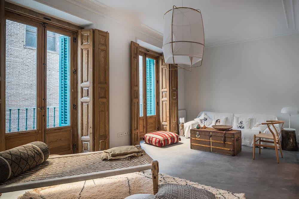 2 balcons 2 cheminées avec charme et spécial in Centro (Madrid), Madrid