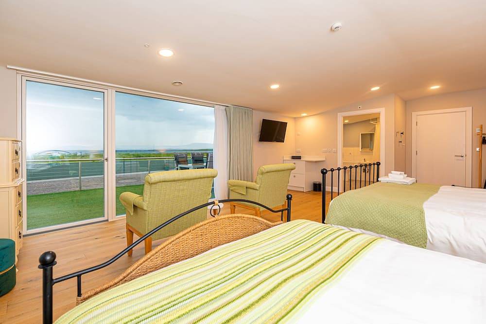 Luxury Villa, Six En-suite Bedrooms, Paved Path to Sea, Personalised Service. in County Sligo