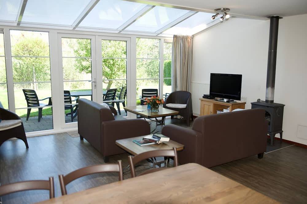 Antibes 252 - Freistehendes Ferienhaus direkt am See mit großem Garten in Hoofdplaat, Zeeuwse Kust