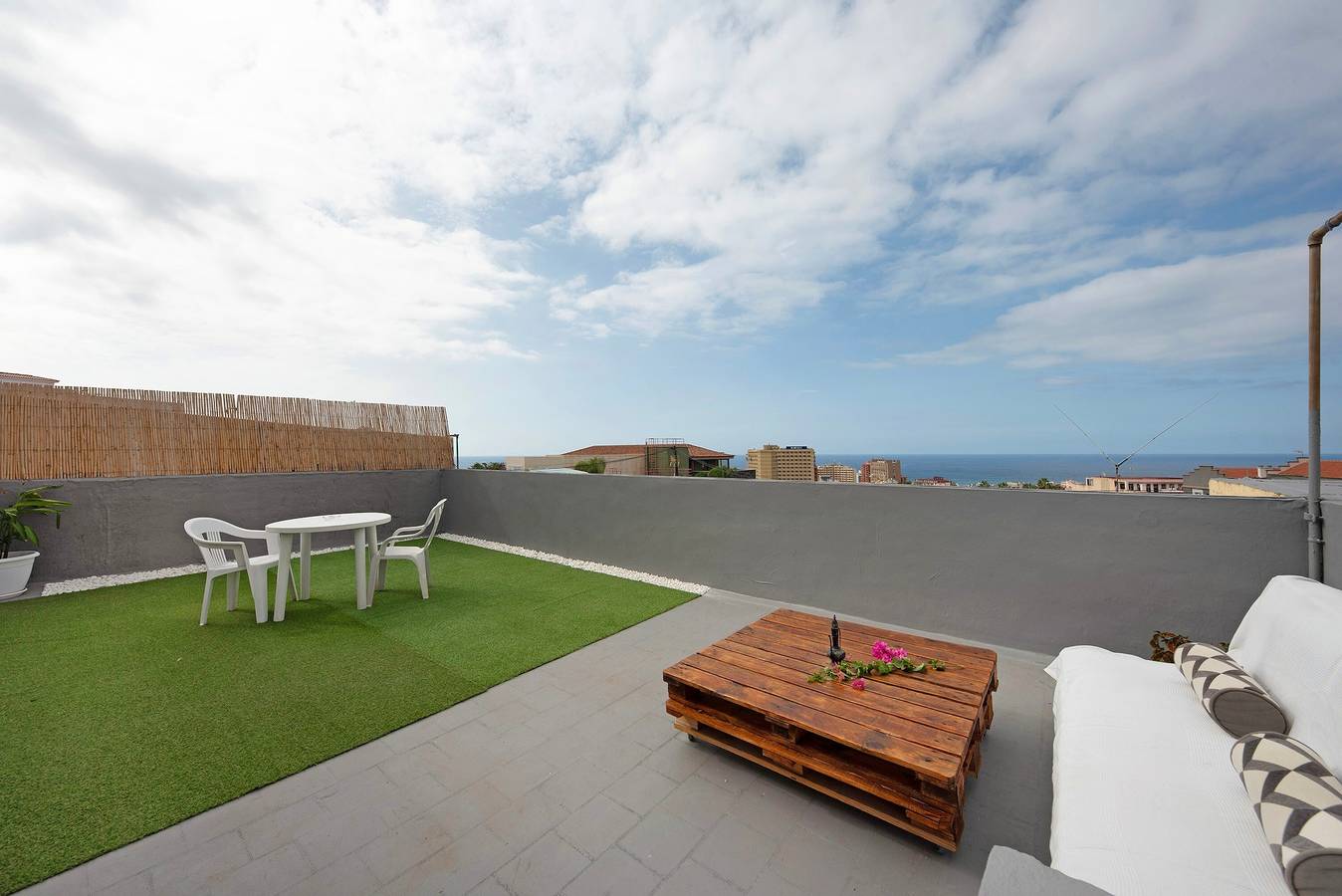 Appartement entier, Appartement de vacances "Ático La Dehesa" avec vue sur mer et terrasse privée in Playa Jardin, Puerto de la Cruz