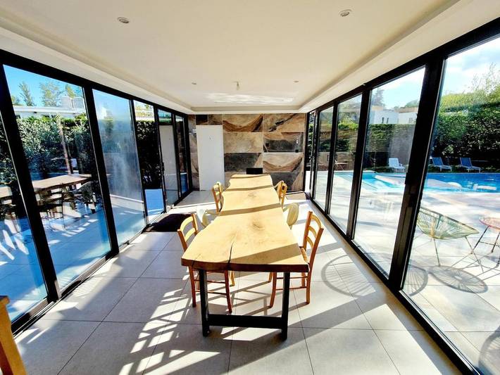 Gîte pour 13 personnes, avec Terrasse ainsi que Jardin et Piscine à Collonges-au-Mont-d'Or - 4