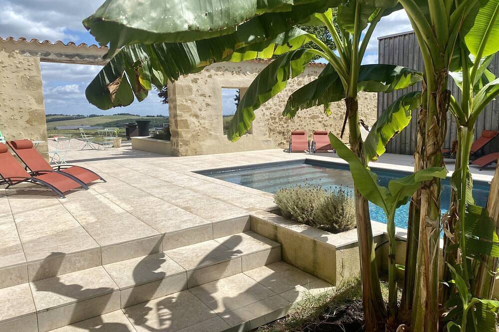 Gite Le Biau classé 5 étoiles, piscine, campagne Gers in Castillon-Debats, Gers